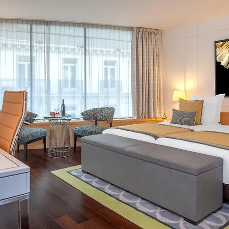 La Clef Tour Eiffel By The Crest Collection Hotel Paříž