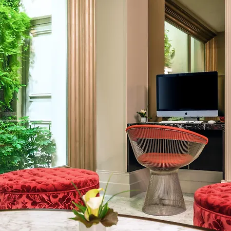 Hotel La Clef Tour Eiffel By The Crest Collection 5*