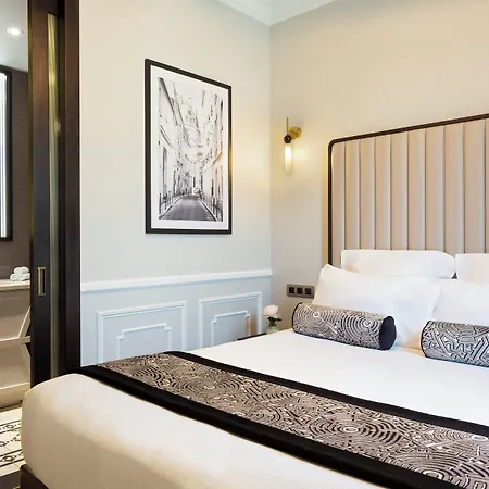 La Clef Tour Eiffel By The Crest Collection Hotel Paříž