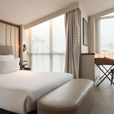 La Clef Tour Eiffel By The Crest Collection Hotel