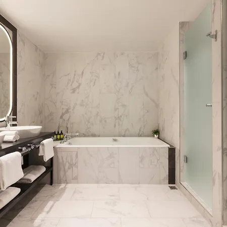 La Clef Tour Eiffel By The Crest Collection Hotel