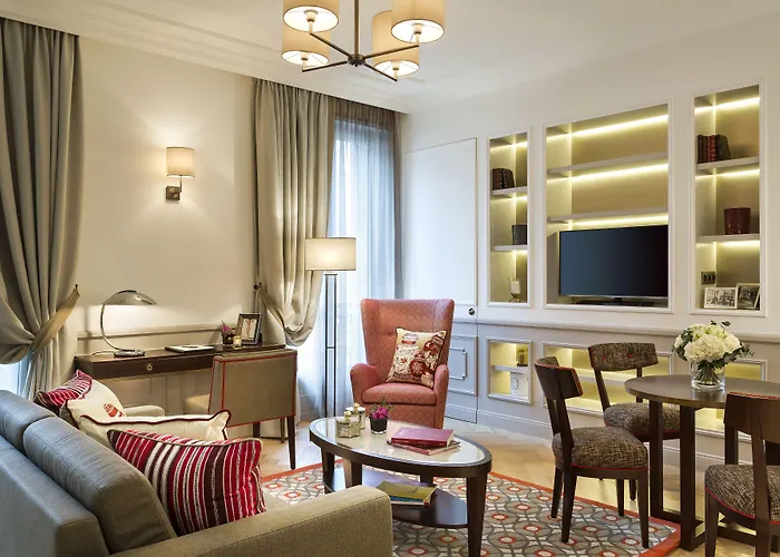 La Clef Tour Eiffel By The Crest Collection Paris