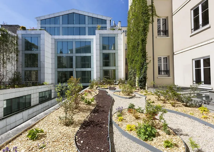 La Clef Tour Eiffel By The Crest Collection Hotel