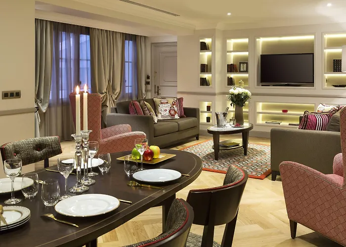 La Clef Tour Eiffel By The Crest Collection 5*