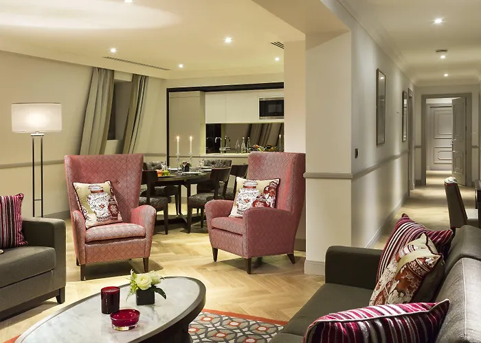 Hotel La Clef Tour Eiffel By The Crest Collection 5*