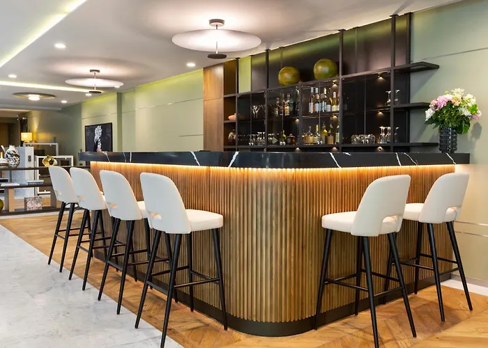 Hotel La Clef Tour Eiffel By The Crest Collection Paris