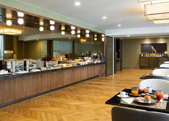 La Clef Tour Eiffel By The Crest Collection