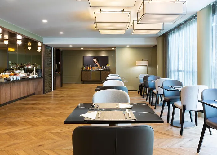 La Clef Tour Eiffel By The Crest Collection