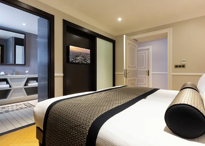 La Clef Tour Eiffel By The Crest Collection Hotel Paris