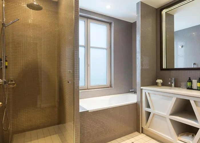 La Clef Tour Eiffel By The Crest Collection Paris