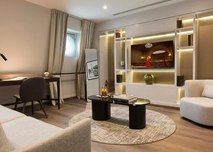 Hotel La Clef Tour Eiffel By The Crest Collection