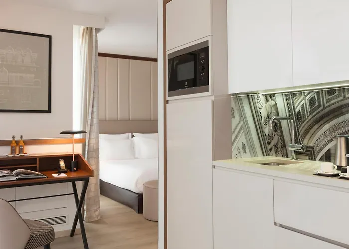 La Clef Tour Eiffel By The Crest Collection Hotel