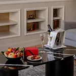 La Clef Tour Eiffel By The Crest Collection Hotel Paris