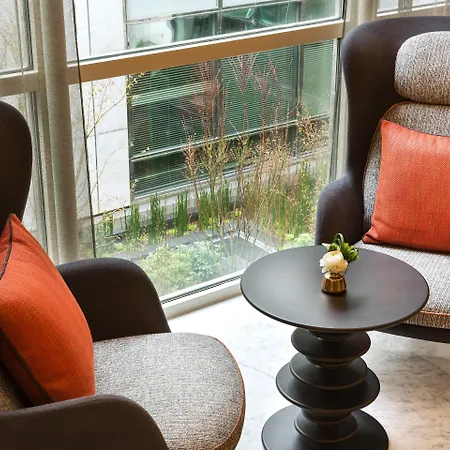 La Clef Tour Eiffel By The Crest Collection