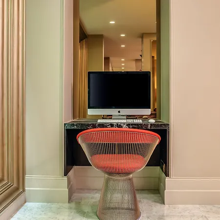 La Clef Tour Eiffel By The Crest Collection Hotel