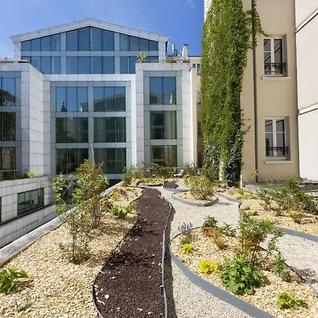 La Clef Tour Eiffel By The Crest Collection Hotel