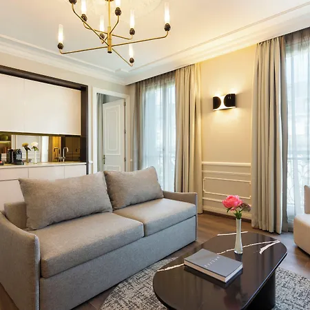 La Clef Tour Eiffel By The Crest Collection Hotel