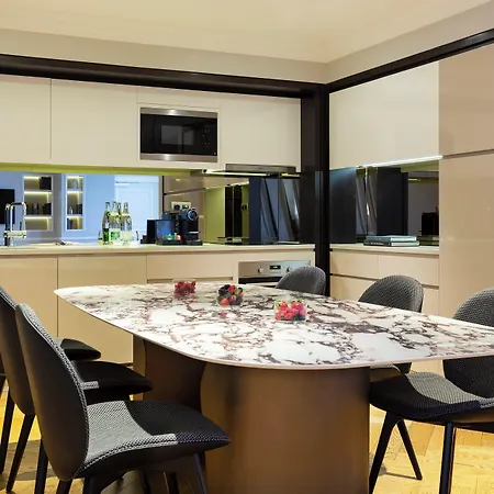 La Clef Tour Eiffel By The Crest Collection