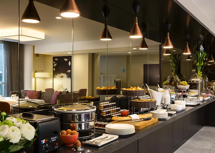 La Clef Tour Eiffel By The Crest Collection Hotel