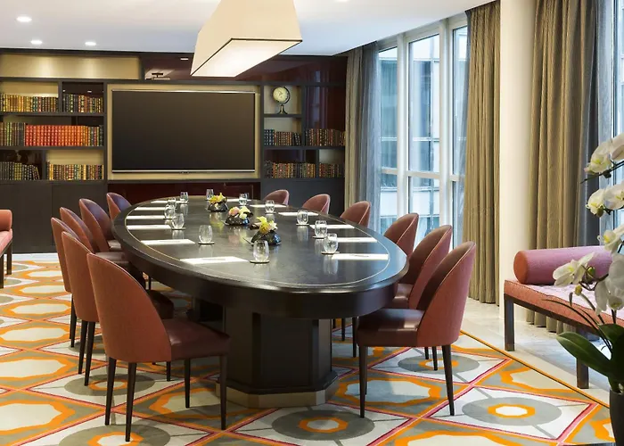 La Clef Tour Eiffel By The Crest Collection Hotel