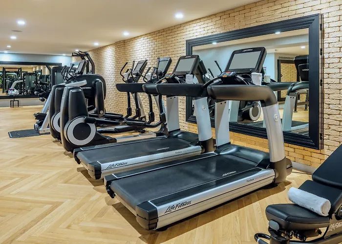 La Clef Tour Eiffel By The Crest Collection