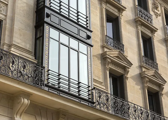 La Clef Tour Eiffel By The Crest Collection Hotel Parigi