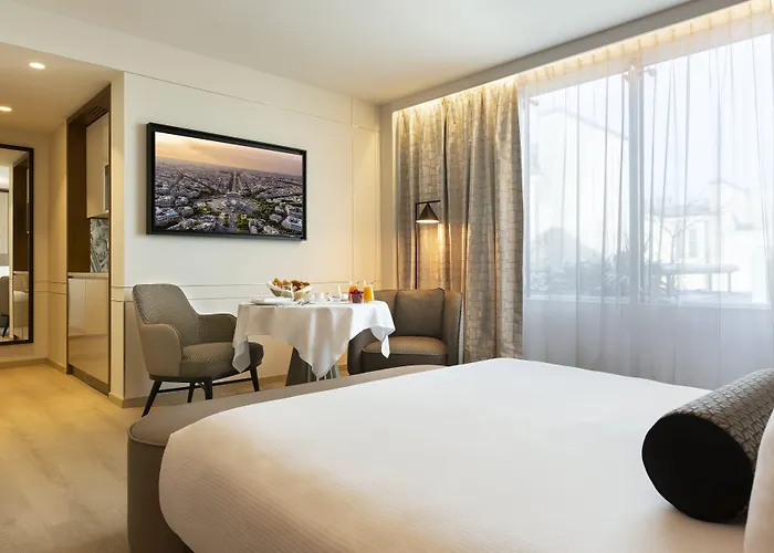 فندق La Clef Tour Eiffel By The Crest Collection
