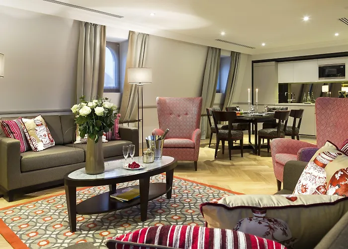 La Clef Tour Eiffel By The Crest Collection Hotel 5*