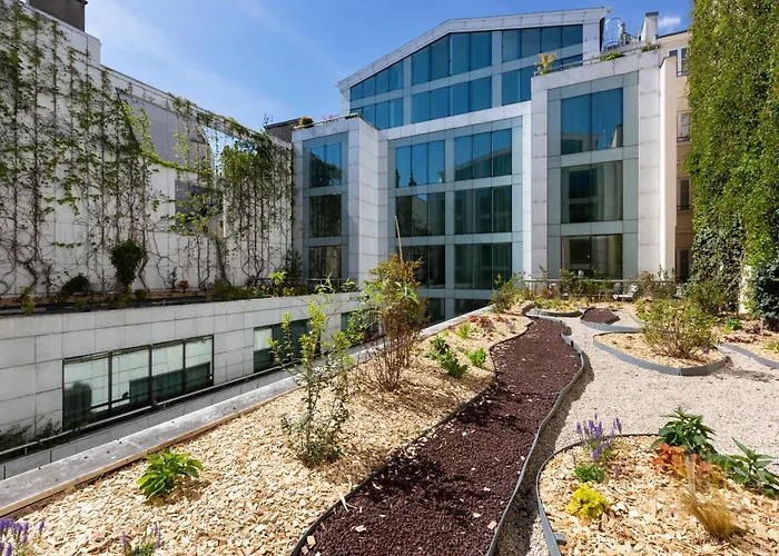 La Clef Tour Eiffel By The Crest Collection