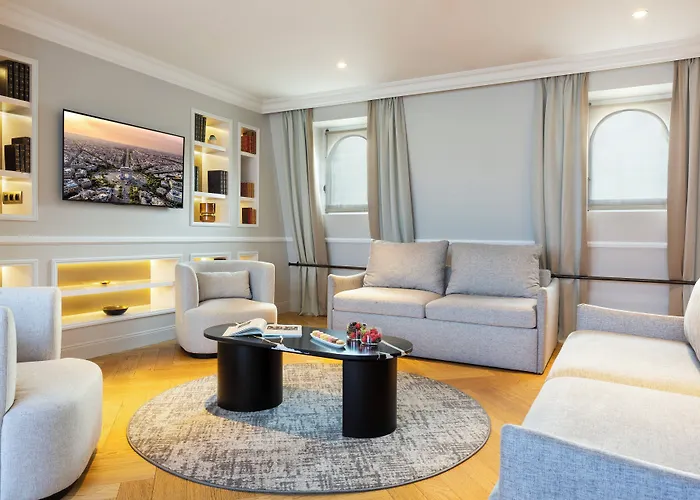 La Clef Tour Eiffel By The Crest Collection