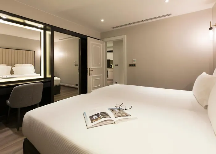 Hotel La Clef Tour Eiffel By The Crest Collection Parigi