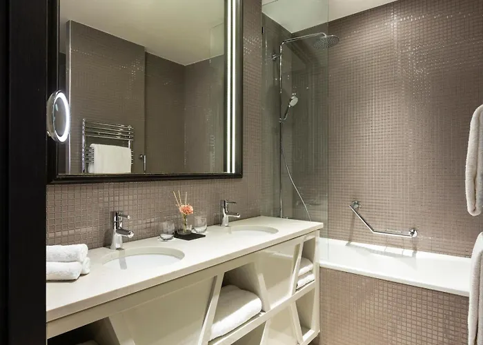 La Clef Tour Eiffel By The Crest Collection 5* Parigi