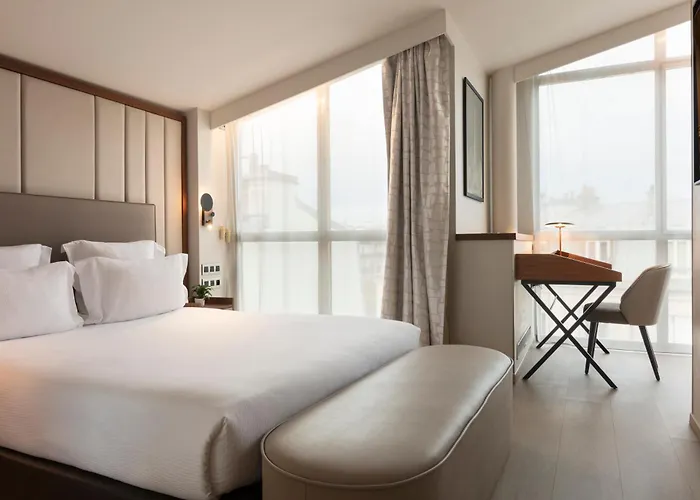 La Clef Tour Eiffel By The Crest Collection Hotel