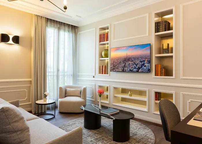 La Clef Tour Eiffel By The Crest Collection Hotel Parigi