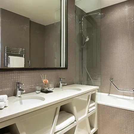 La Clef Tour Eiffel By The Crest Collection Otel 5*