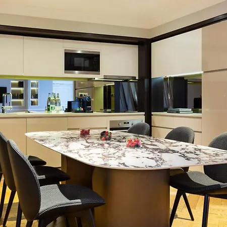 La Clef Tour Eiffel By The Crest Collection Otel Paris