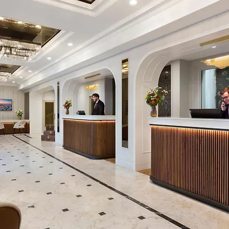 Hotel La Clef Tour Eiffel By The Crest Collection Paris
