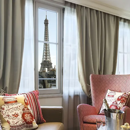 Отель La Clef Tour Eiffel By The Crest Collection