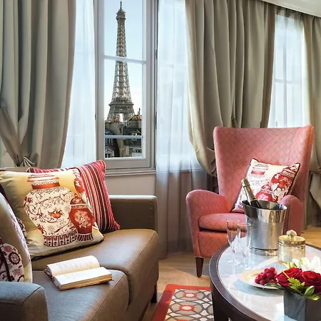 Отель La Clef Tour Eiffel By The Crest Collection
