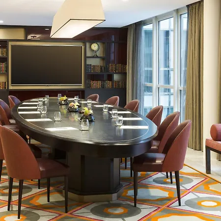 La Clef Tour Eiffel By The Crest Collection Hotel