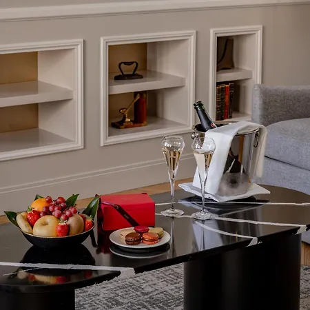 La Clef Tour Eiffel By The Crest Collection Hotel Paris