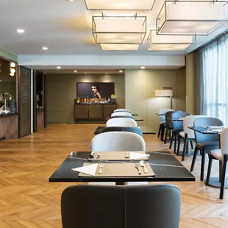 La Clef Tour Eiffel By The Crest Collection