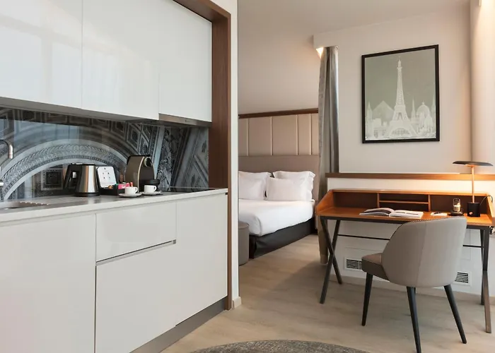La Clef Tour Eiffel By The Crest Collection Szálloda